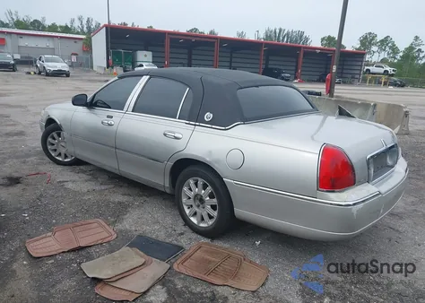 2008 Lincoln Town Car Signature Limited from USA, damaged, VIN 2LNHM82V88X640299